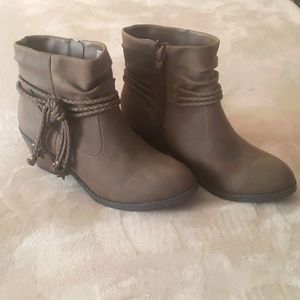 Brown ankle boots NEW